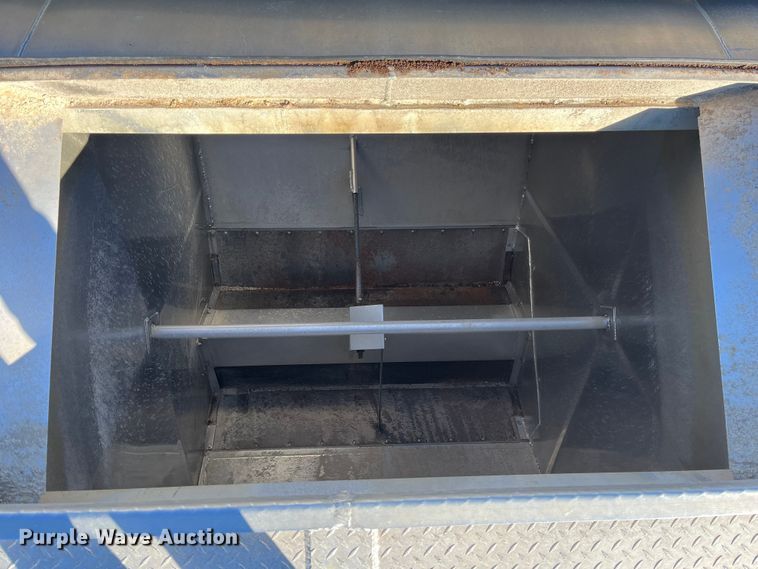 image for item ED2362 2005 International 4300 feed delivery truck