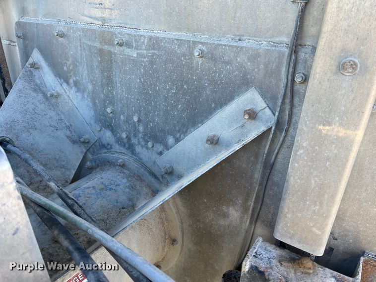 image for item ED2362 2005 International 4300 feed delivery truck