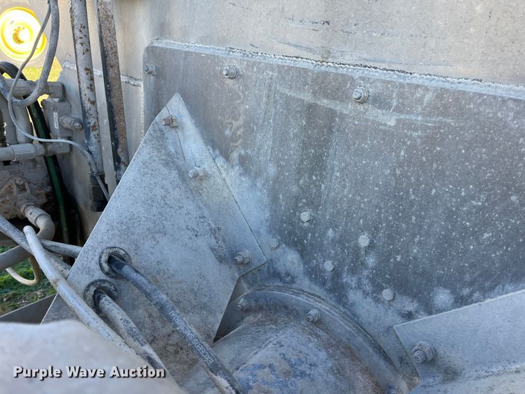 image for item ED2362 2005 International 4300 feed delivery truck