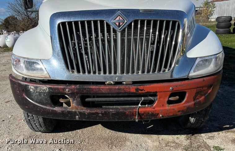 image for item ED2362 2005 International 4300 feed delivery truck