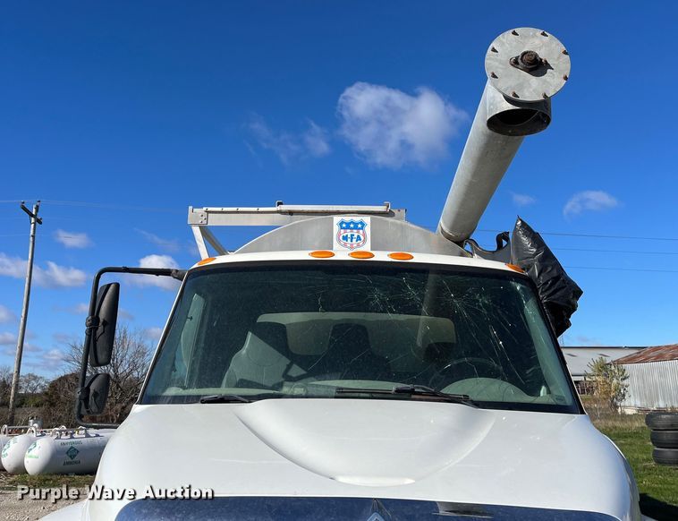 image for item ED2362 2005 International 4300 feed delivery truck