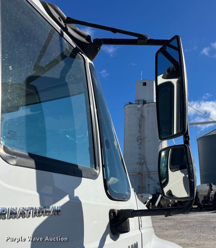 image for item ED2362 2005 International 4300 feed delivery truck