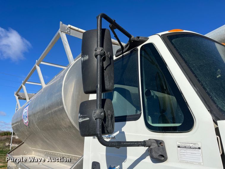 image for item ED2362 2005 International 4300 feed delivery truck