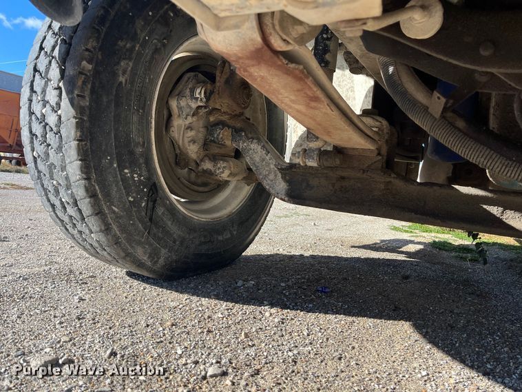 image for item ED2362 2005 International 4300 feed delivery truck