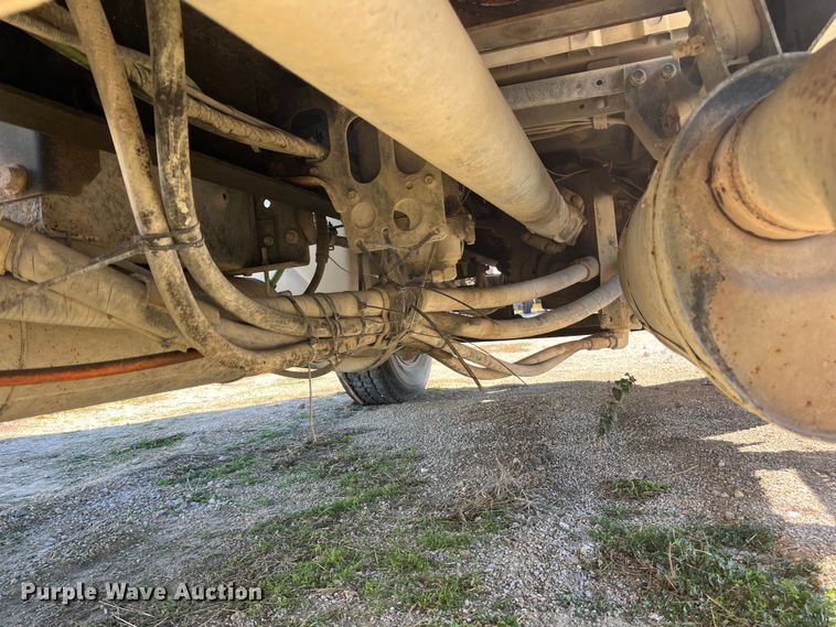 image for item ED2362 2005 International 4300 feed delivery truck