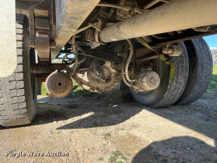 image for item ED2362 2005 International 4300 feed delivery truck