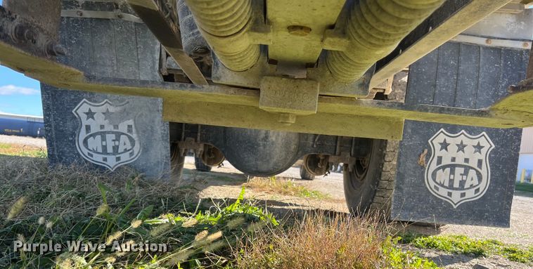 image for item ED2362 2005 International 4300 feed delivery truck