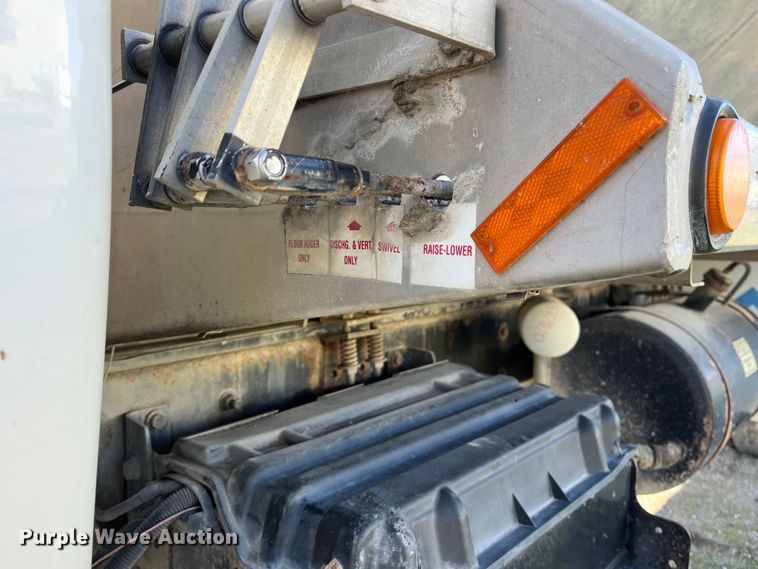 image for item ED2362 2005 International 4300 feed delivery truck