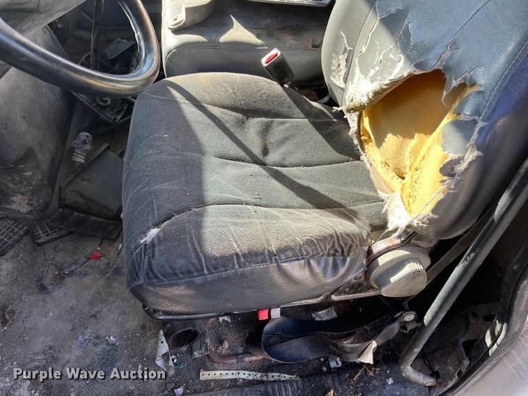 image for item ED2362 2005 International 4300 feed delivery truck