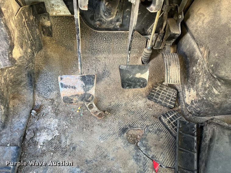 image for item ED2362 2005 International 4300 feed delivery truck