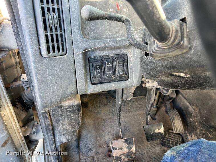 image for item ED2362 2005 International 4300 feed delivery truck