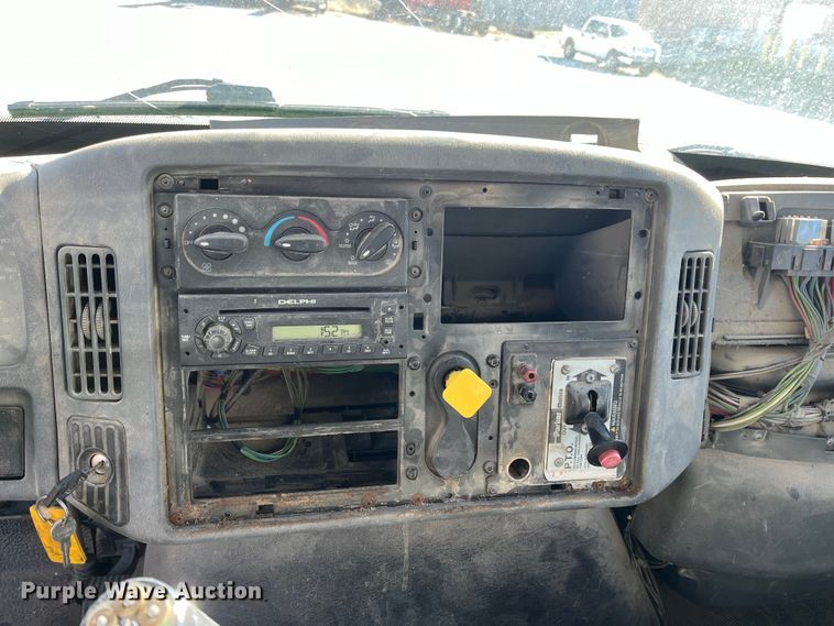 image for item ED2362 2005 International 4300 feed delivery truck