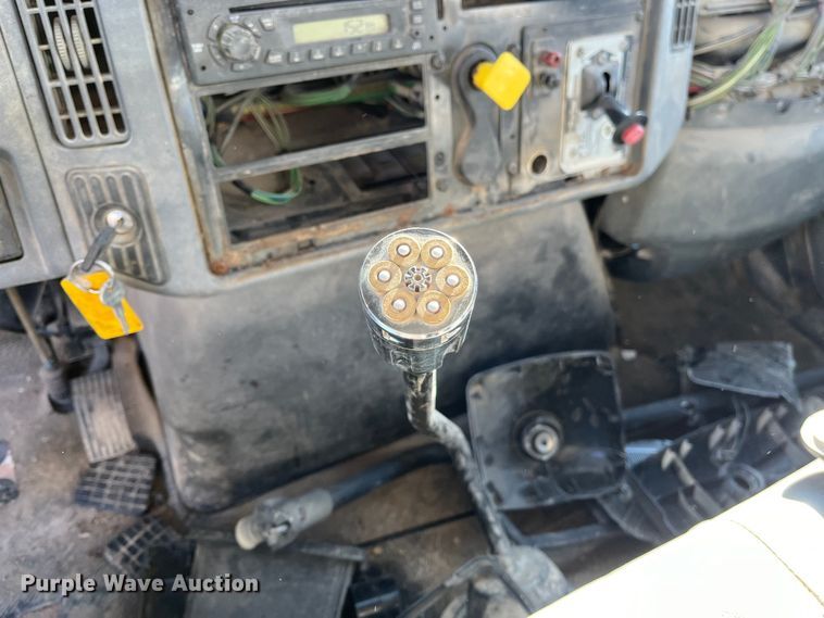 image for item ED2362 2005 International 4300 feed delivery truck