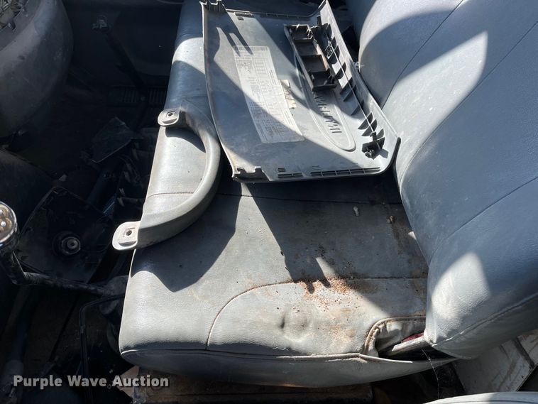 image for item ED2362 2005 International 4300 feed delivery truck