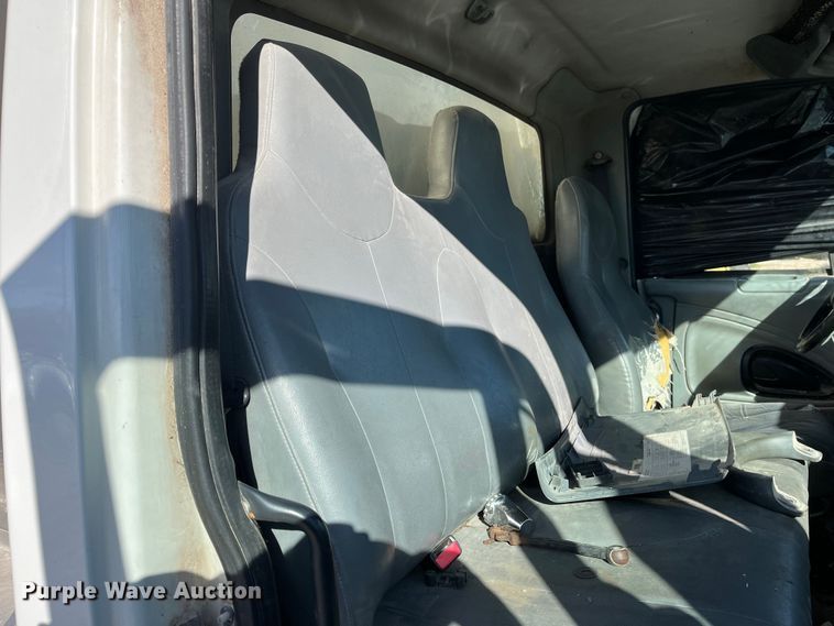 image for item ED2362 2005 International 4300 feed delivery truck