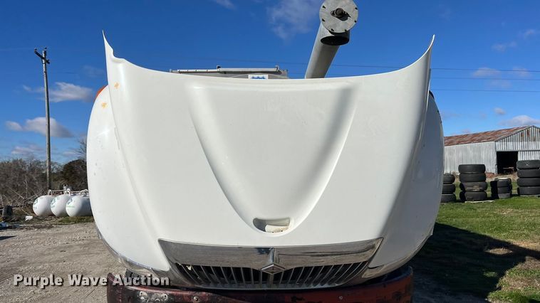 image for item ED2362 2005 International 4300 feed delivery truck