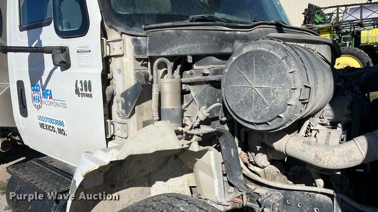 image for item ED2362 2005 International 4300 feed delivery truck