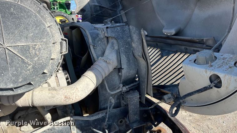 image for item ED2362 2005 International 4300 feed delivery truck