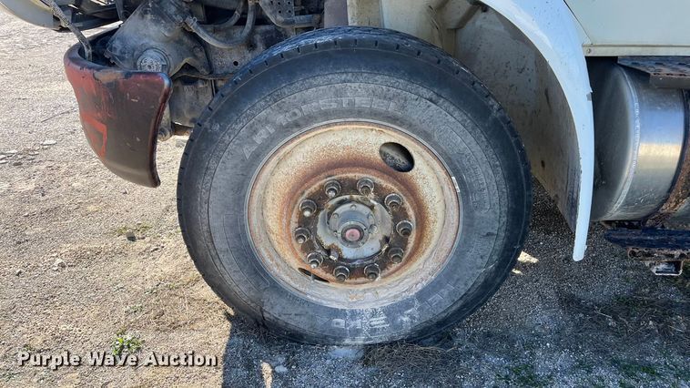 image for item ED2362 2005 International 4300 feed delivery truck