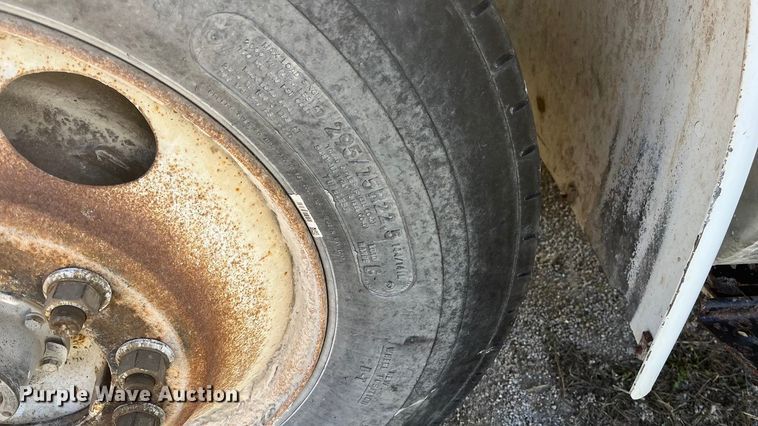 image for item ED2362 2005 International 4300 feed delivery truck