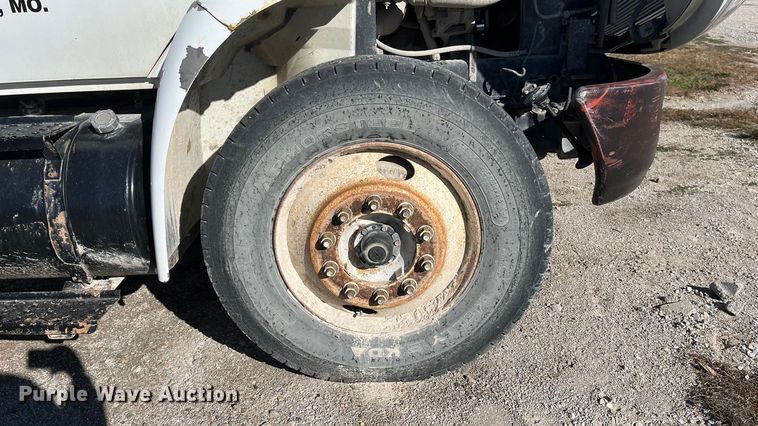 image for item ED2362 2005 International 4300 feed delivery truck