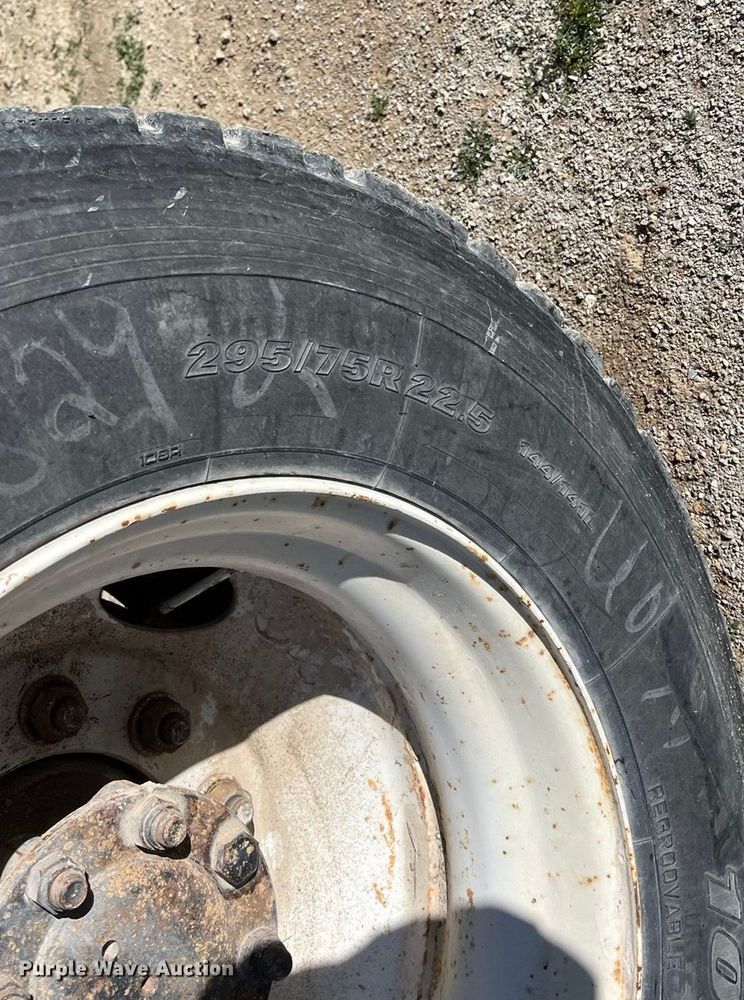 image for item ED2362 2005 International 4300 feed delivery truck