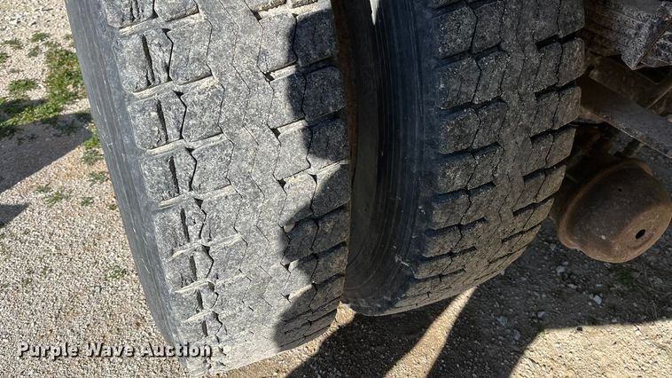 image for item ED2362 2005 International 4300 feed delivery truck