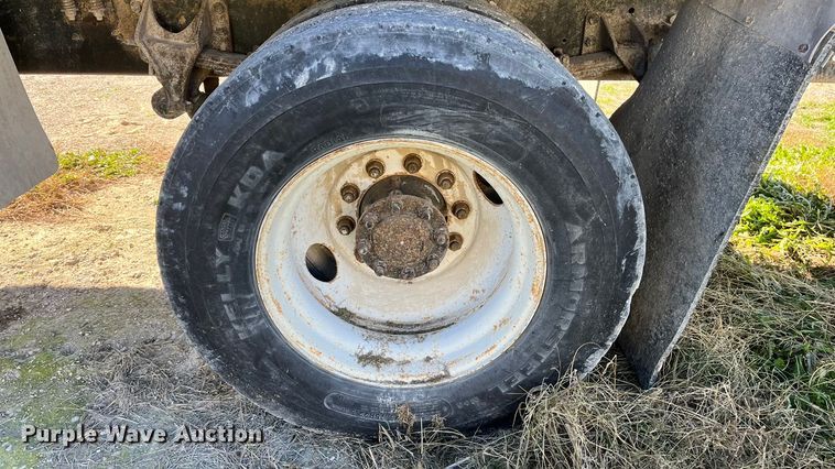 image for item ED2362 2005 International 4300 feed delivery truck