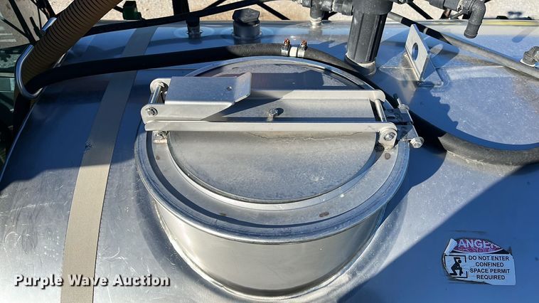 image for item ED2363 2013 John Deere 4730 sprayer