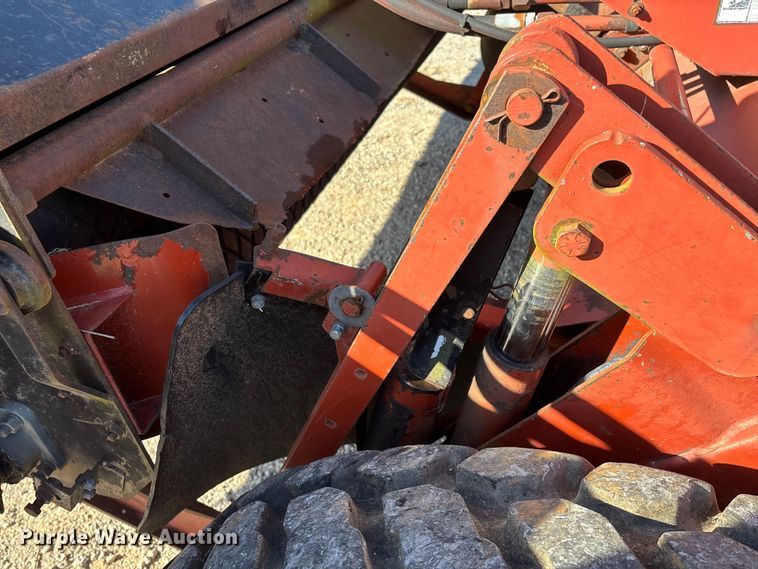 image for item ED2394 Hesston 8400 swather / windrower