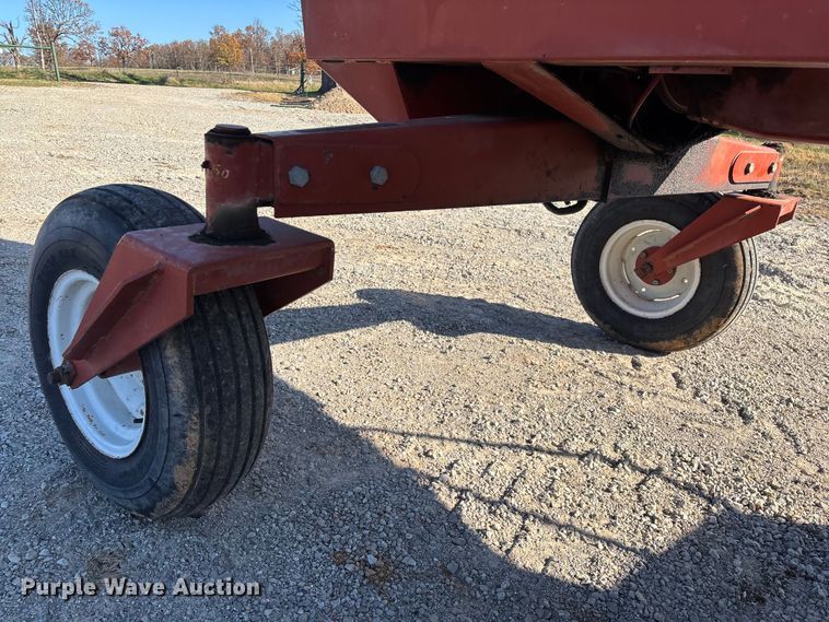 image for item ED2394 Hesston 8400 swather / windrower