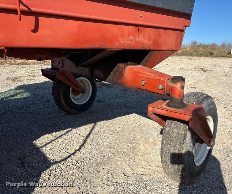 image for item ED2394 Hesston 8400 swather / windrower