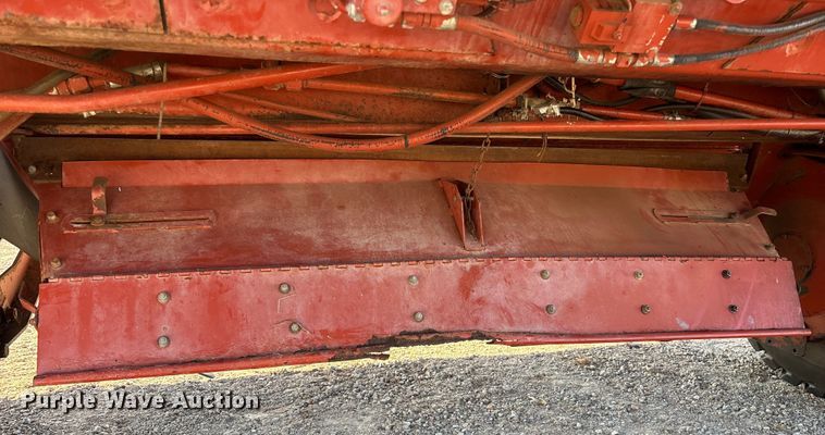 image for item ED2394 Hesston 8400 swather / windrower