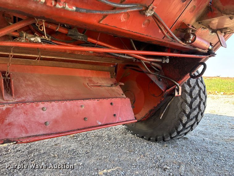 image for item ED2394 Hesston 8400 swather / windrower