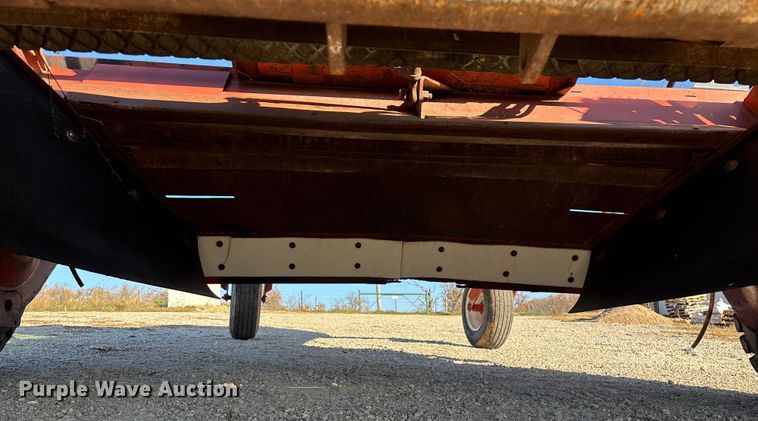 image for item ED2394 Hesston 8400 swather / windrower