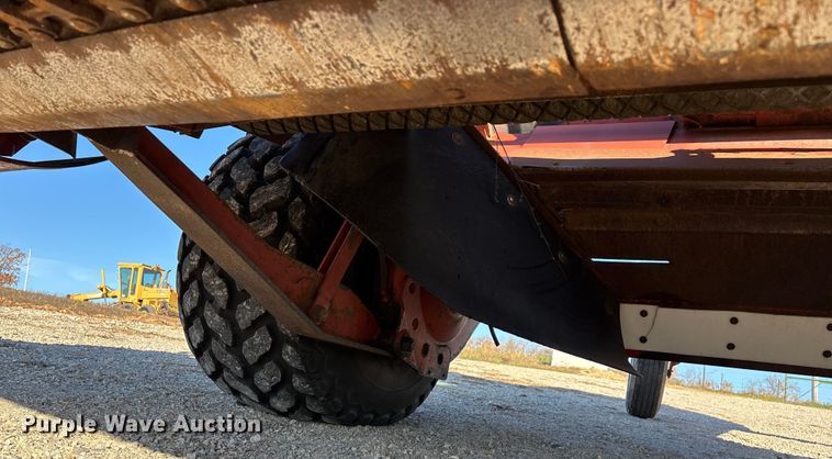 image for item ED2394 Hesston 8400 swather / windrower