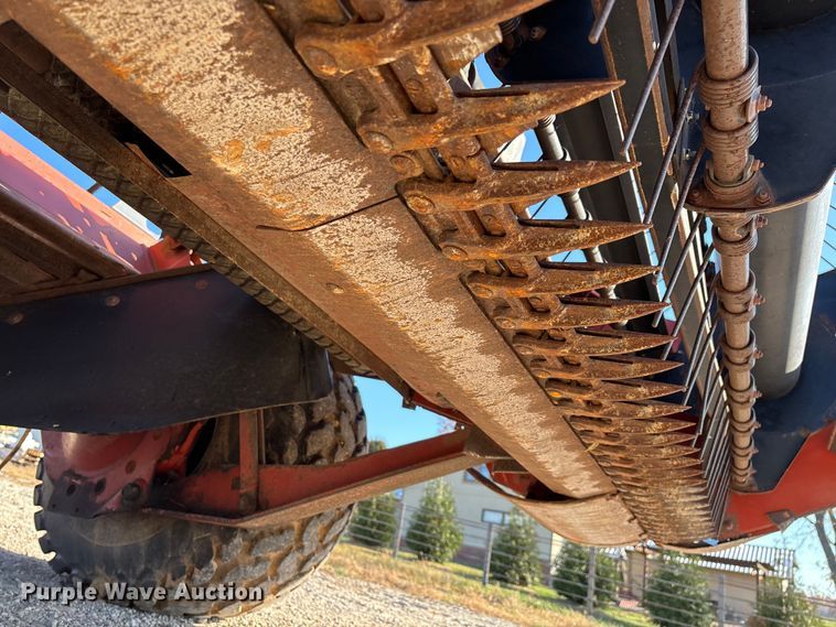 image for item ED2394 Hesston 8400 swather / windrower