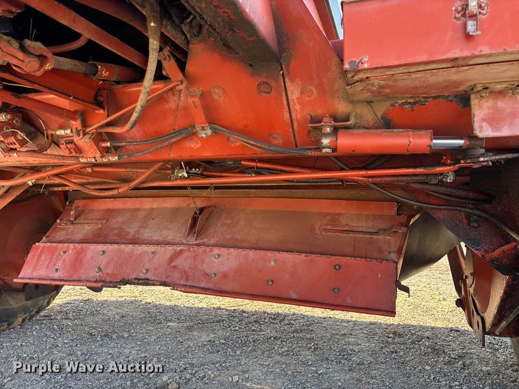 image for item ED2394 Hesston 8400 swather / windrower