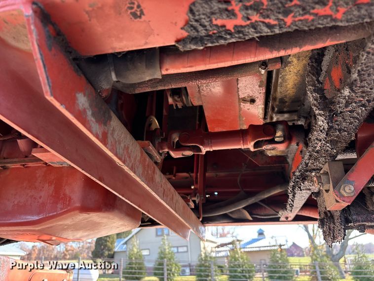 image for item ED2394 Hesston 8400 swather / windrower