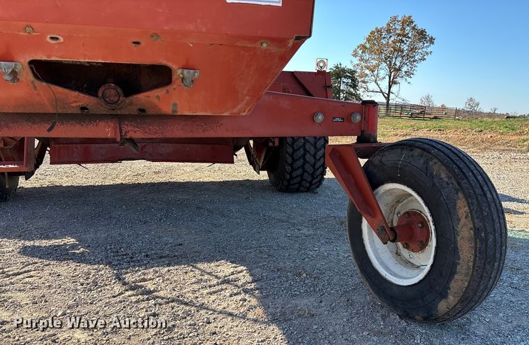 image for item ED2394 Hesston 8400 swather / windrower