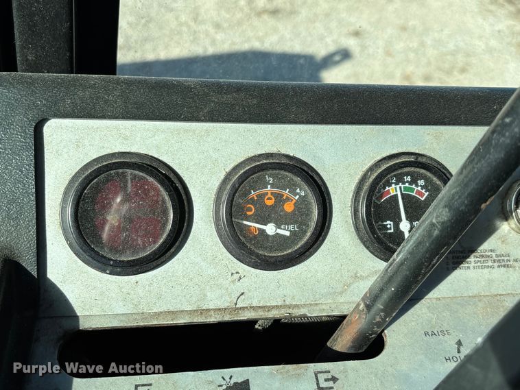 image for item ED2394 Hesston 8400 swather / windrower