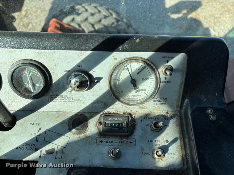 image for item ED2394 Hesston 8400 swather / windrower