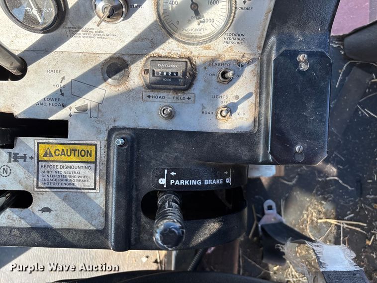 image for item ED2394 Hesston 8400 swather / windrower