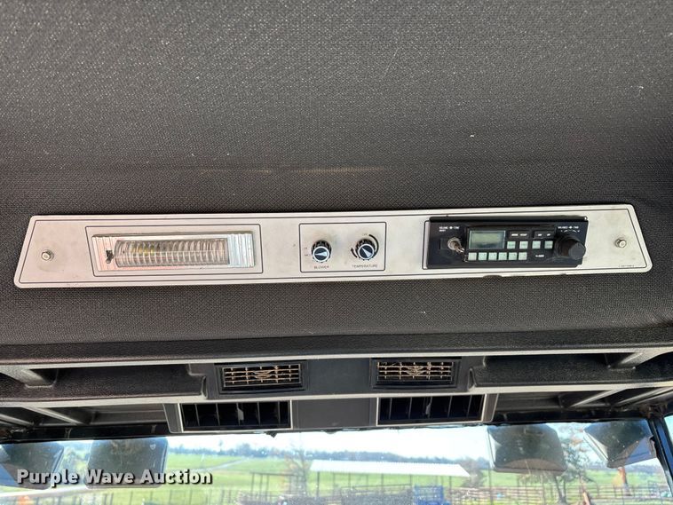 image for item ED2394 Hesston 8400 swather / windrower