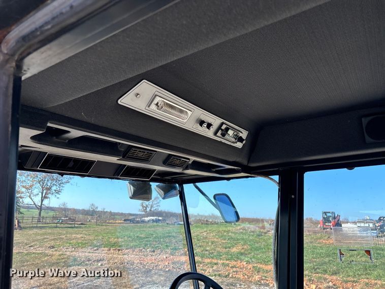 image for item ED2394 Hesston 8400 swather / windrower