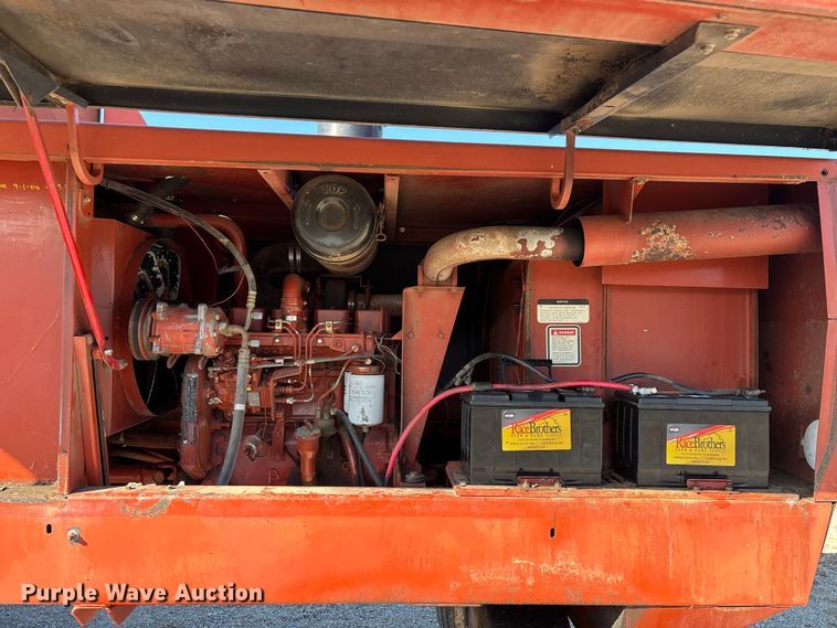 image for item ED2394 Hesston 8400 swather / windrower