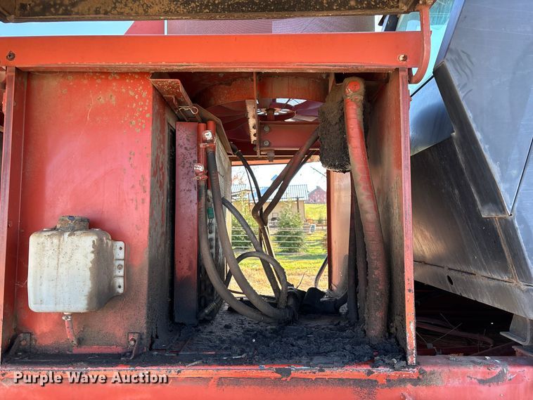 image for item ED2394 Hesston 8400 swather / windrower