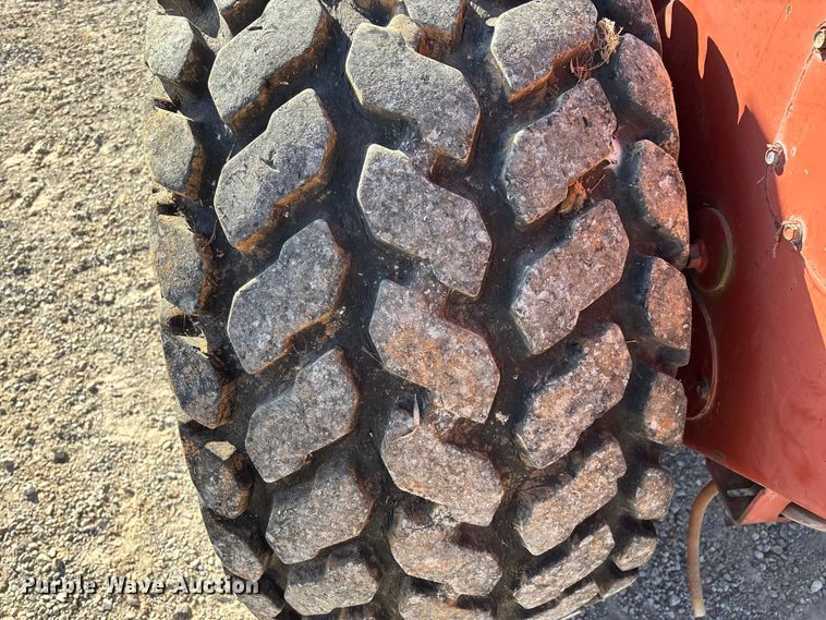 image for item ED2394 Hesston 8400 swather / windrower