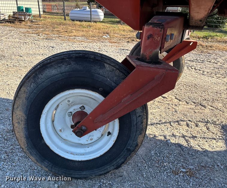 image for item ED2394 Hesston 8400 swather / windrower