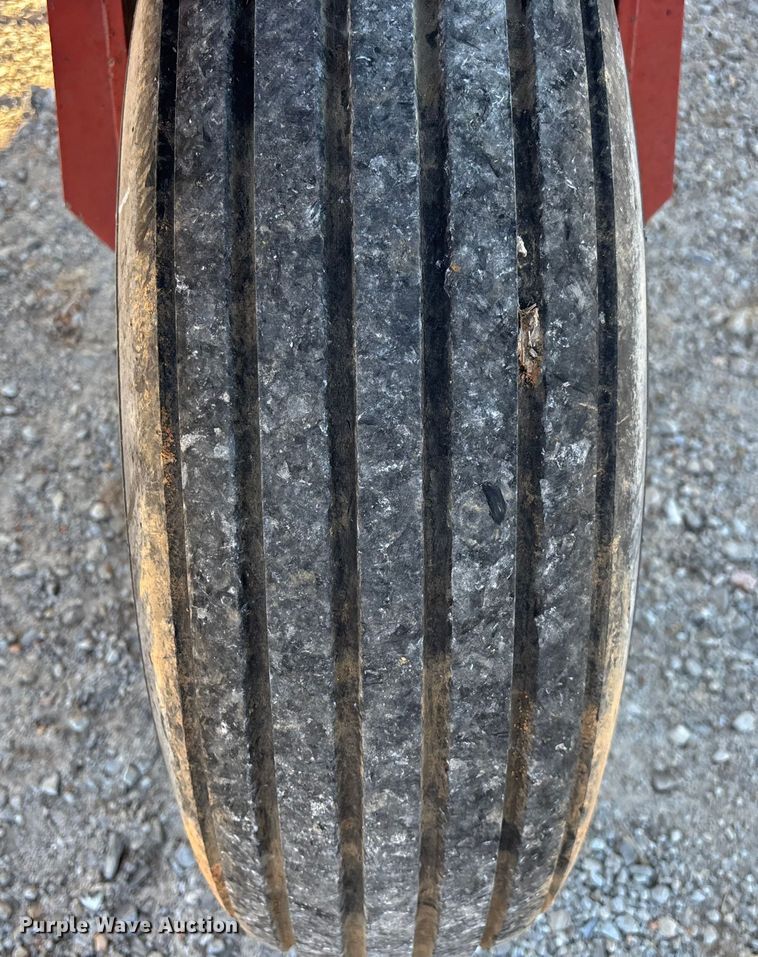 image for item ED2394 Hesston 8400 swather / windrower